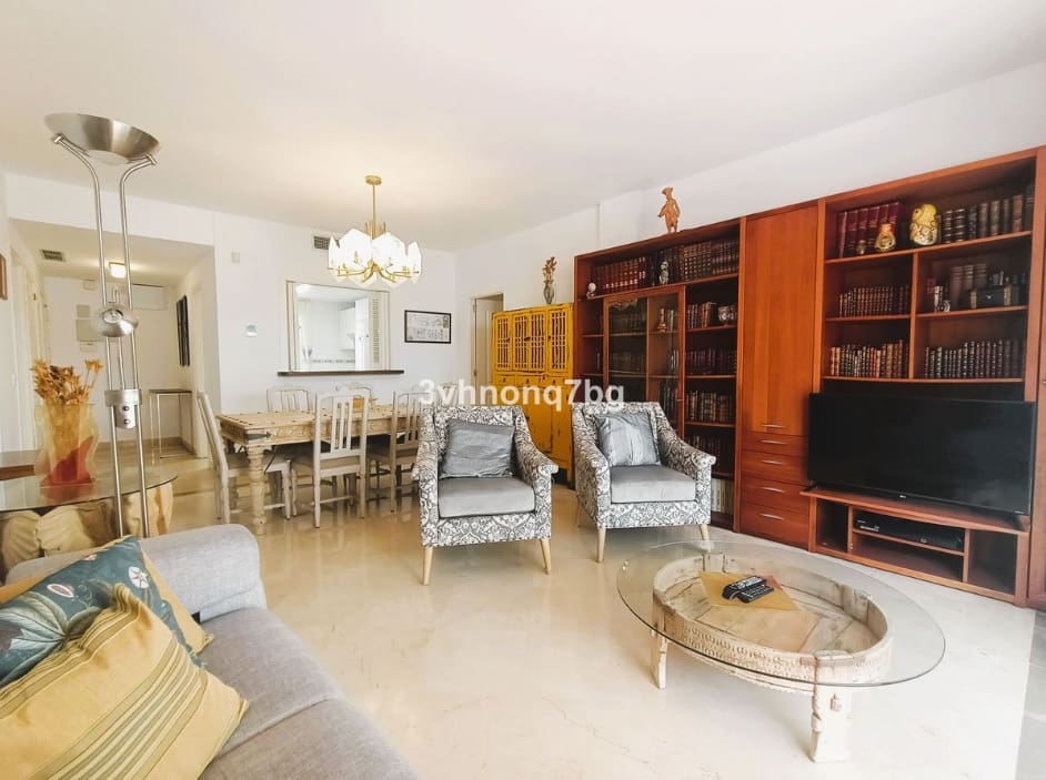 2 soverom Leilighet til salgs i Estepona med svømmebasseng garasje - € 450 000 (Ref: 9476051)