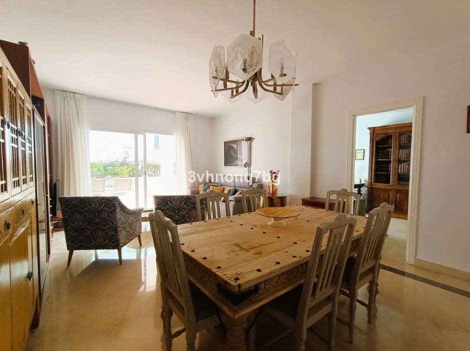 2 soverom Leilighet til salgs i Estepona med svømmebasseng garasje - € 450 000 (Ref: 9476051)