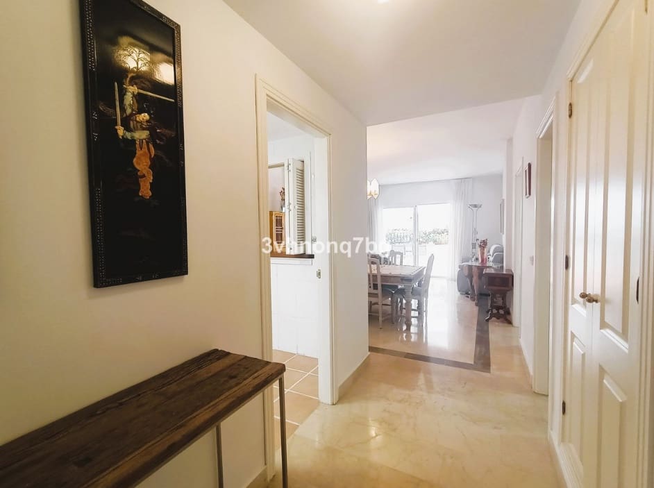 2 soverom Leilighet til salgs i Estepona med svømmebasseng garasje - € 450 000 (Ref: 9476051)