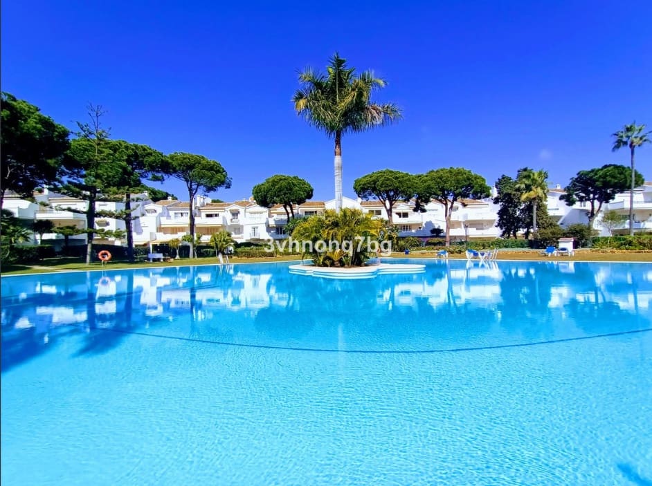 2 soverom Leilighet til salgs i Estepona med svømmebasseng garasje - € 450 000 (Ref: 9476051)