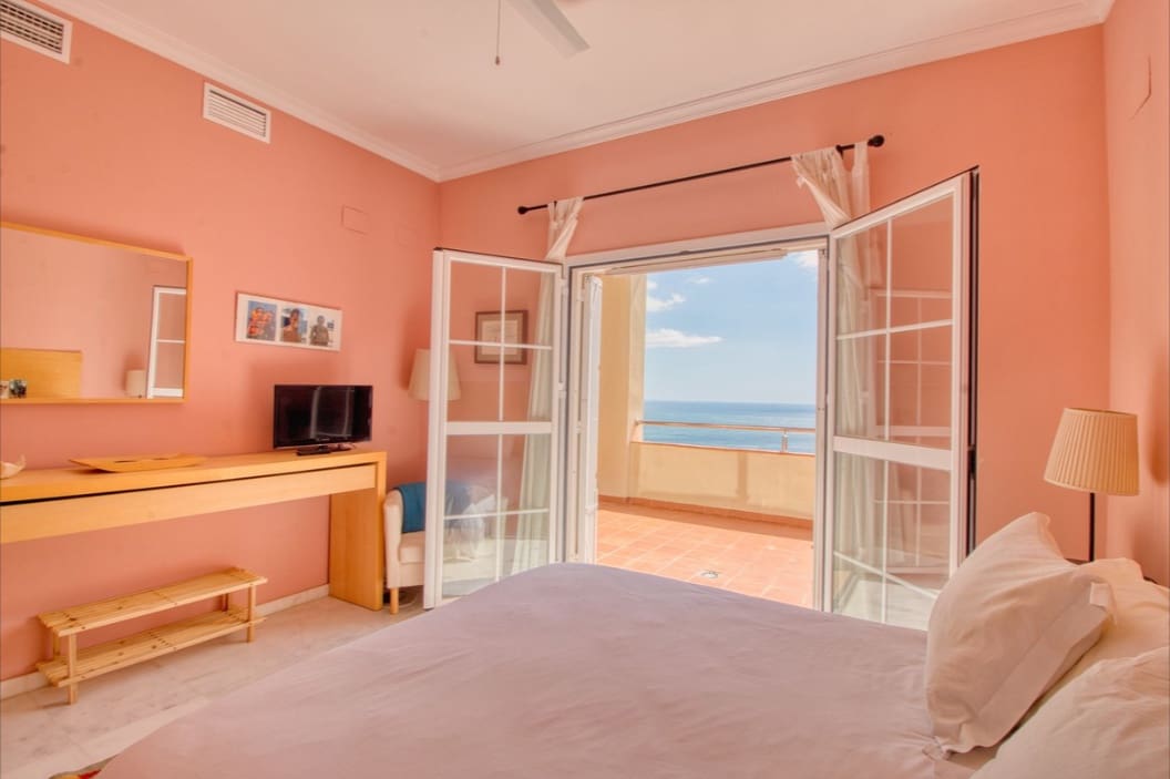 Apartamento de 3 habitaciones en Manilva en venta con piscina - 500.000 € (Ref: 9476061)