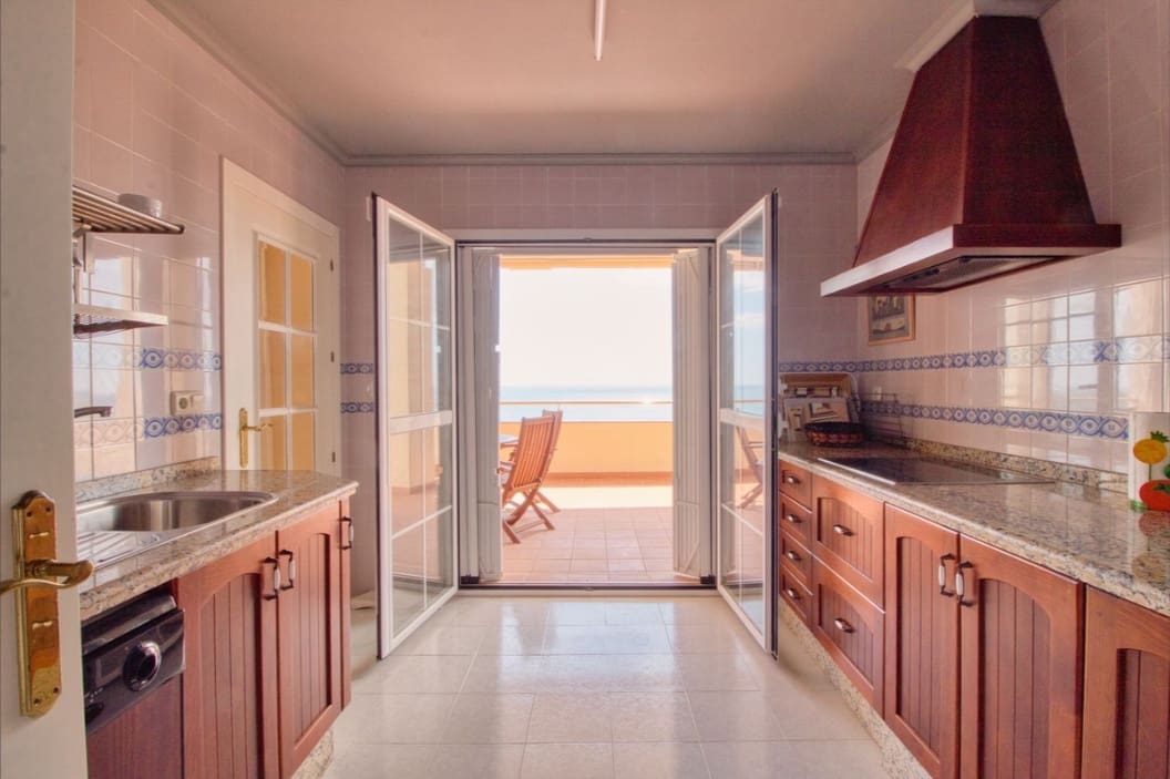 Apartamento de 3 habitaciones en Manilva en venta con piscina - 500.000 € (Ref: 9476061)