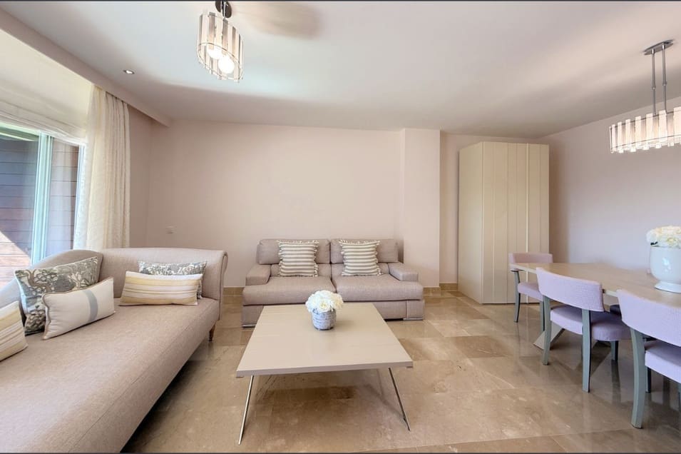 3 bedroom Apartment for sale in La Duquesa / Puerto de la Duquesa with pool garage - € 398,000 (Ref: 9476071)