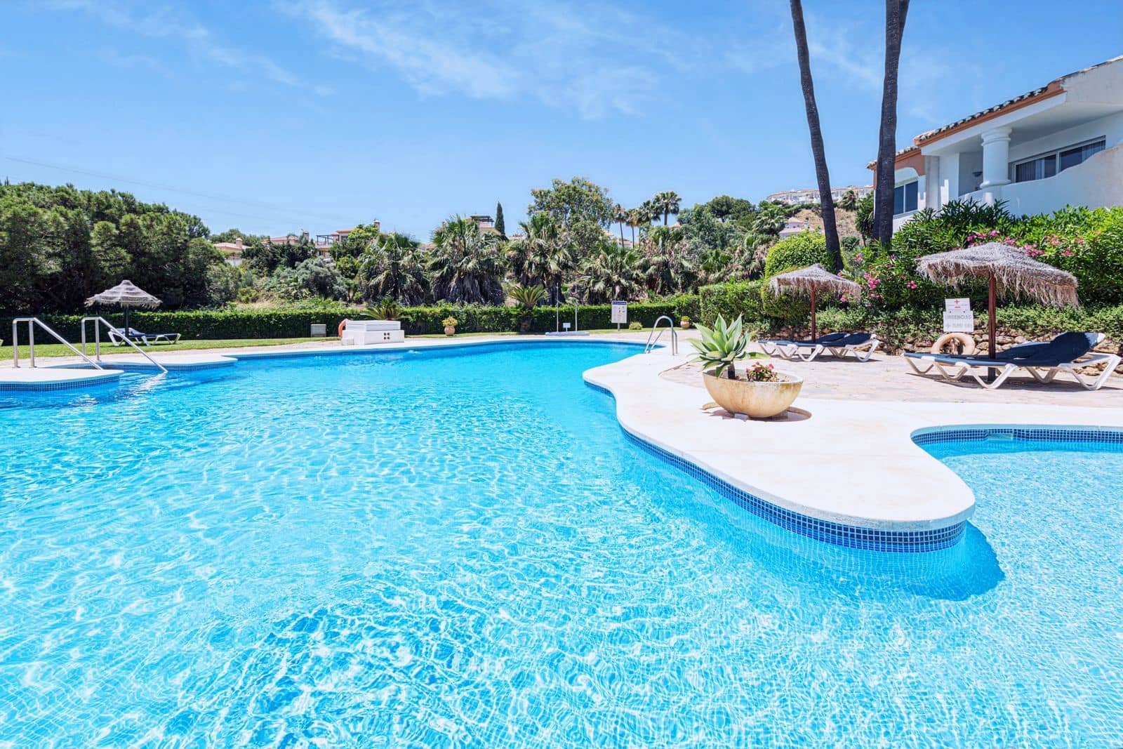 2 slaapkamer Appartement te koop in Calahonda met zwembad - € 299.000 (Ref: 9476174)