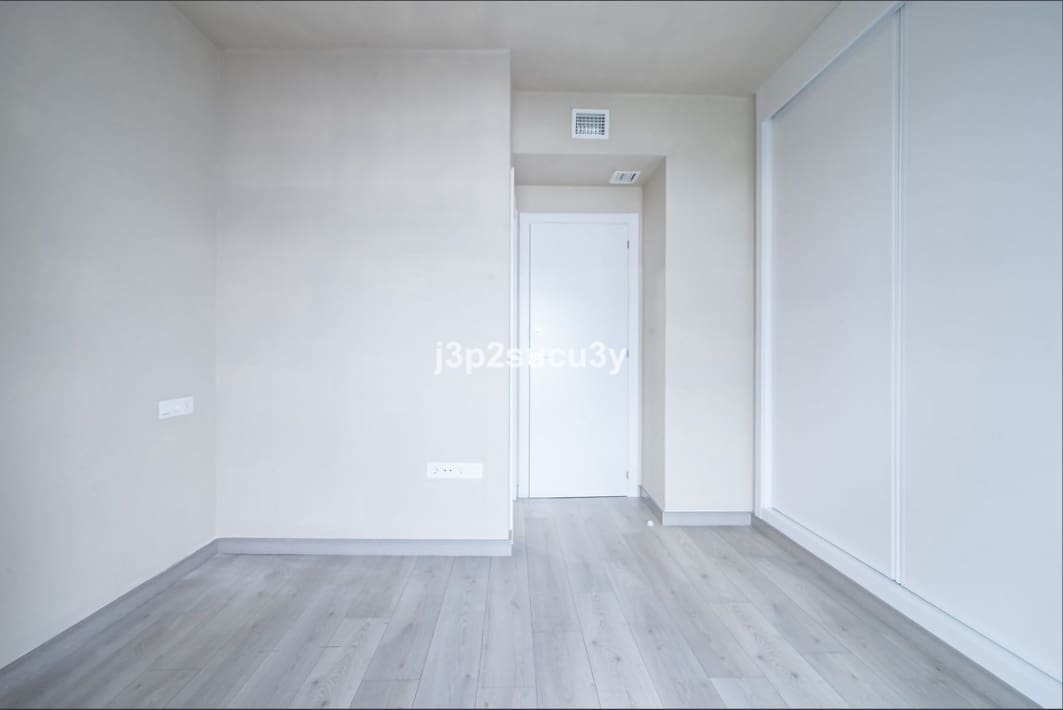 2 quarto Apartamento para venda em Estepona com piscina garagem - 370 000 € (Ref: 9478722)