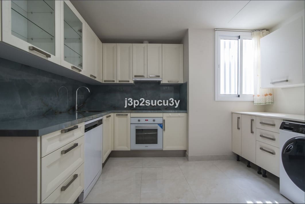 2 quarto Apartamento para venda em Estepona com piscina garagem - 370 000 € (Ref: 9478722)