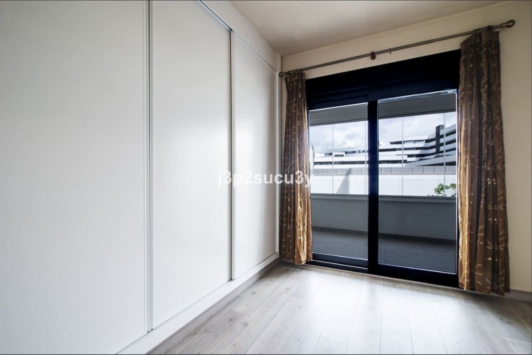 2 quarto Apartamento para venda em Estepona com piscina garagem - 370 000 € (Ref: 9478722)