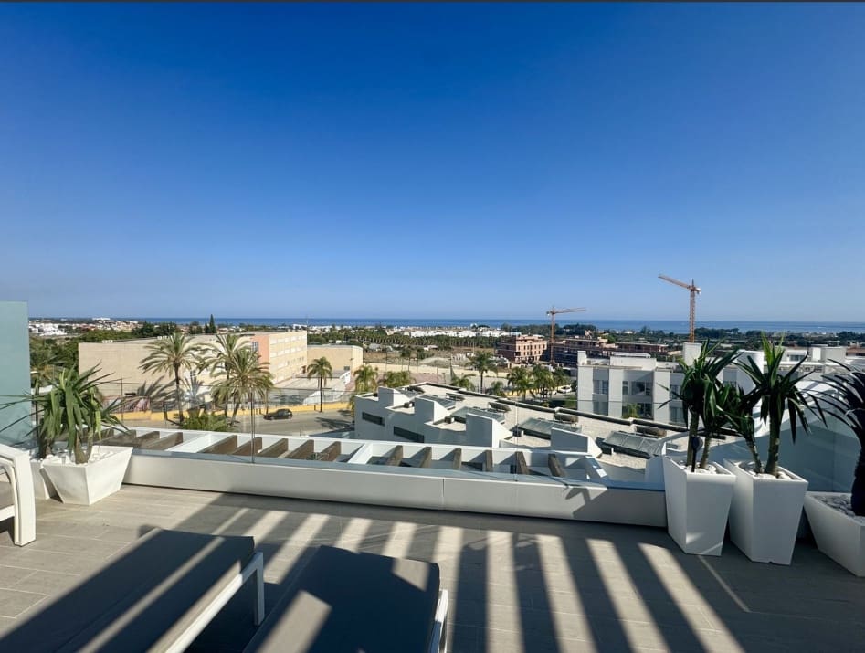 2 sovrum Takvåning till salu i Estepona med pool garage - 445 000 € (Ref: 9478734)