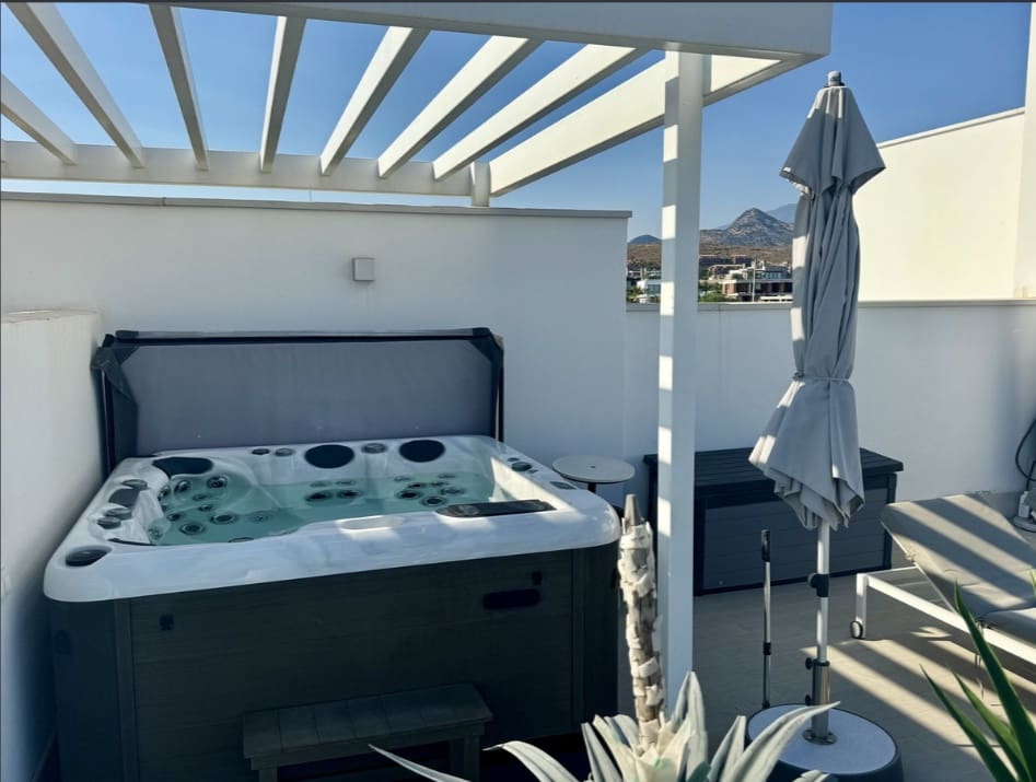 2 sovrum Takvåning till salu i Estepona med pool garage - 445 000 € (Ref: 9478734)