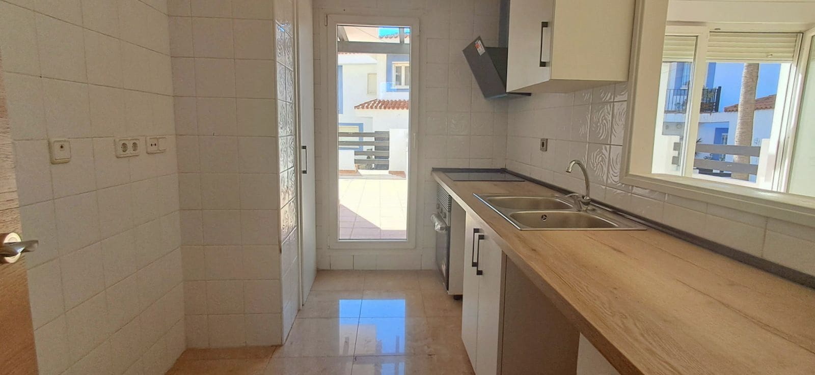 2 sovrum Lägenhet till salu i La Duquesa / Puerto de la Duquesa med pool - 210 000 € (Ref: 9478781)