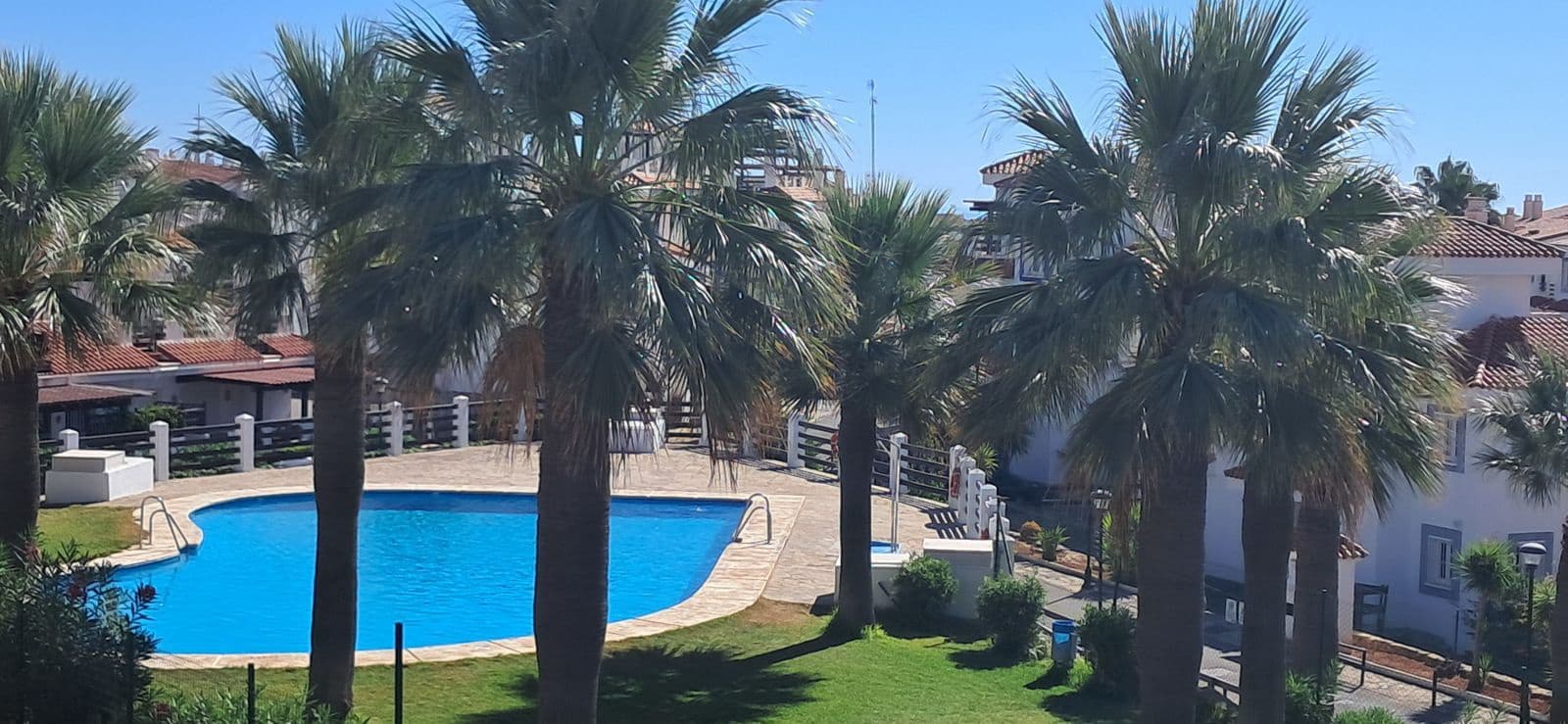 2 sovrum Lägenhet till salu i La Duquesa / Puerto de la Duquesa med pool - 210 000 € (Ref: 9478781)