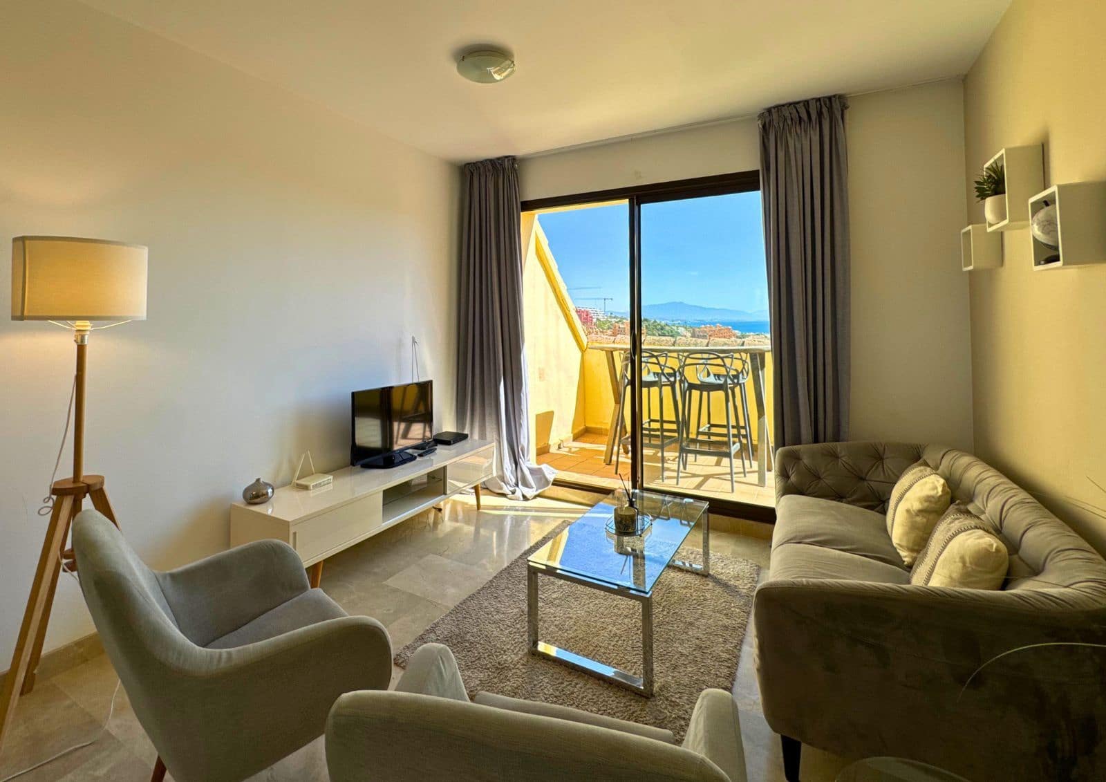 2 bedroom Penthouse for sale in La Duquesa / Puerto de la Duquesa with pool garage - € 223,000 (Ref: 9478782)