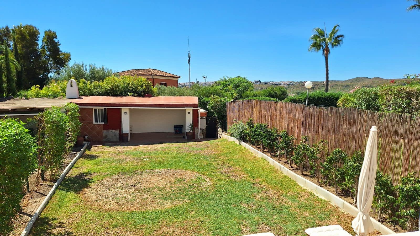 3 makuuhuone Omakotitalo myytävänä paikassa La Duquesa / Puerto de la Duquesa mukana uima-altaan - 440 000 € (Ref: 9478800)