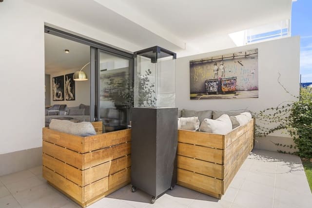 2 bedroom Apartment for sale in La Cala de Mijas, Mijas with pool - € 390,000 (Ref: 9478809)