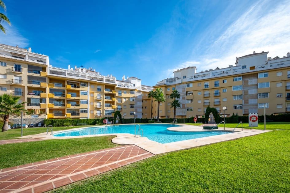2 bedroom Apartment for sale in La Cala de Mijas with pool - € 375,000 (Ref: 9478851)