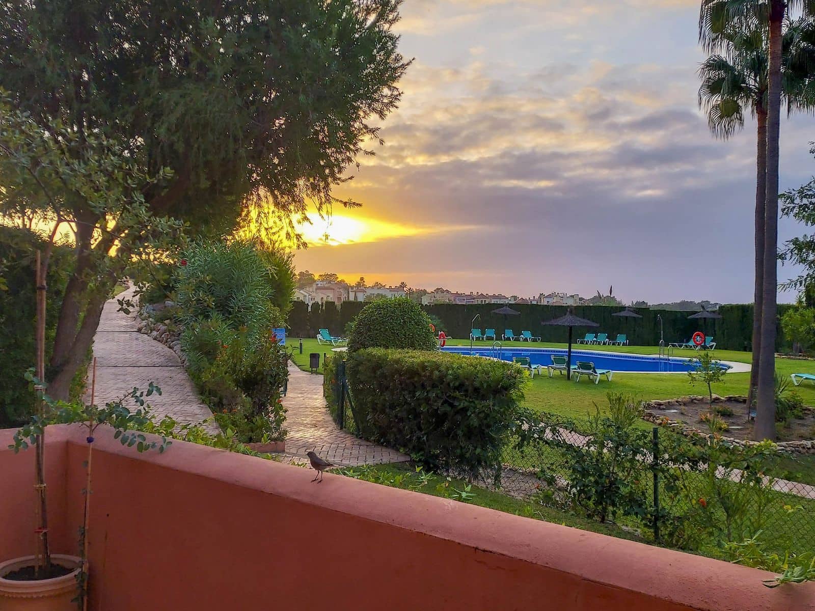 2 bedroom Apartment for sale in La Duquesa / Puerto de la Duquesa with pool garage - € 329,000 (Ref: 9478857)