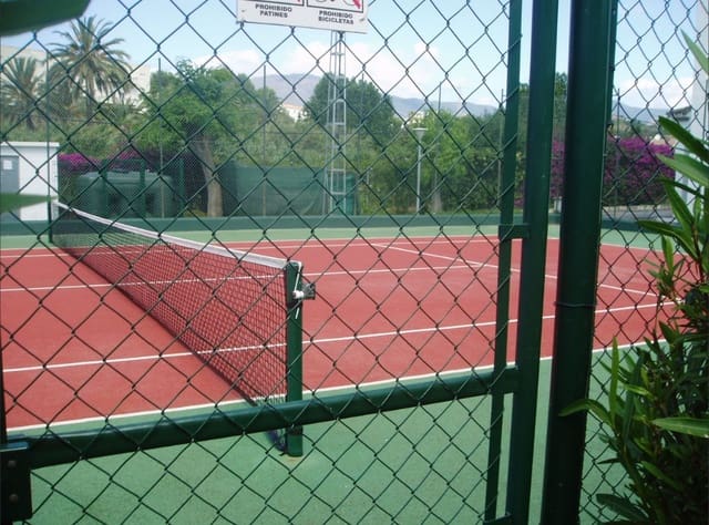 5 sypialnia Dom na sprzedaż w Estepona z basenem - 435 000 € (Ref: 9479233)