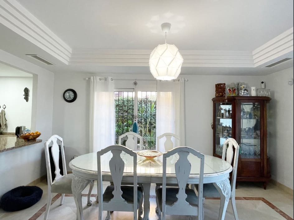 3 bedroom Semi-detached Villa for sale in Riviera del Sol with pool garage - € 507,000 (Ref: 9479246)