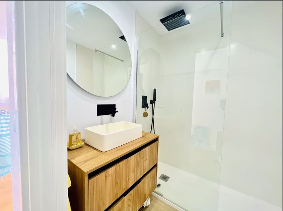 2 bedroom Apartment for sale in Calahonda with pool - € 449,000 (Ref: 9479247)