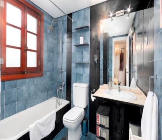 2 bedroom Apartment for sale in La Duquesa / Puerto de la Duquesa, Manilva with garage - € 292,000 (Ref: 9479287)