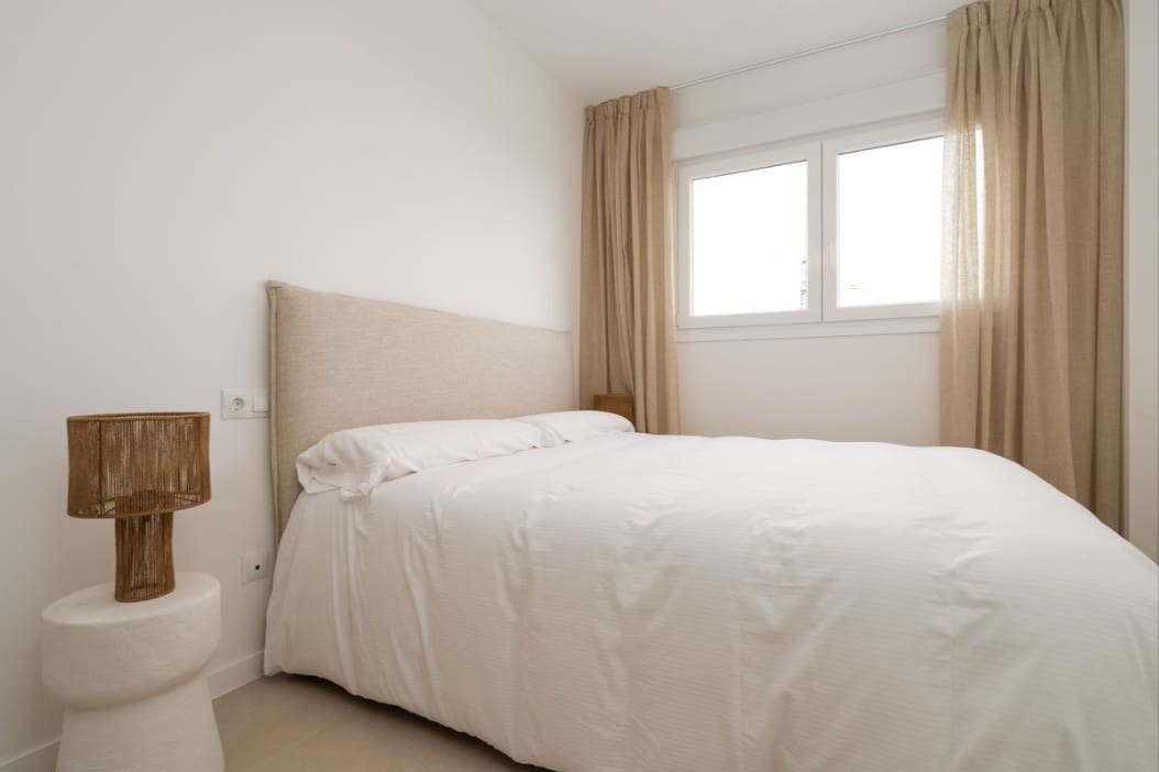 2 makuuhuone Huoneisto myytävänä paikassa Estepona mukana uima-altaan 
autotalli - 420 000 € (Ref: 9479291)