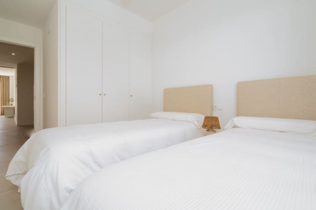 2 makuuhuone Huoneisto myytävänä paikassa Estepona mukana uima-altaan 
autotalli - 420 000 € (Ref: 9479291)