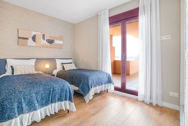 3 bedroom Penthouse for sale in El Paraiso, Estepona with pool garage - € 440,000 (Ref: 9481335)