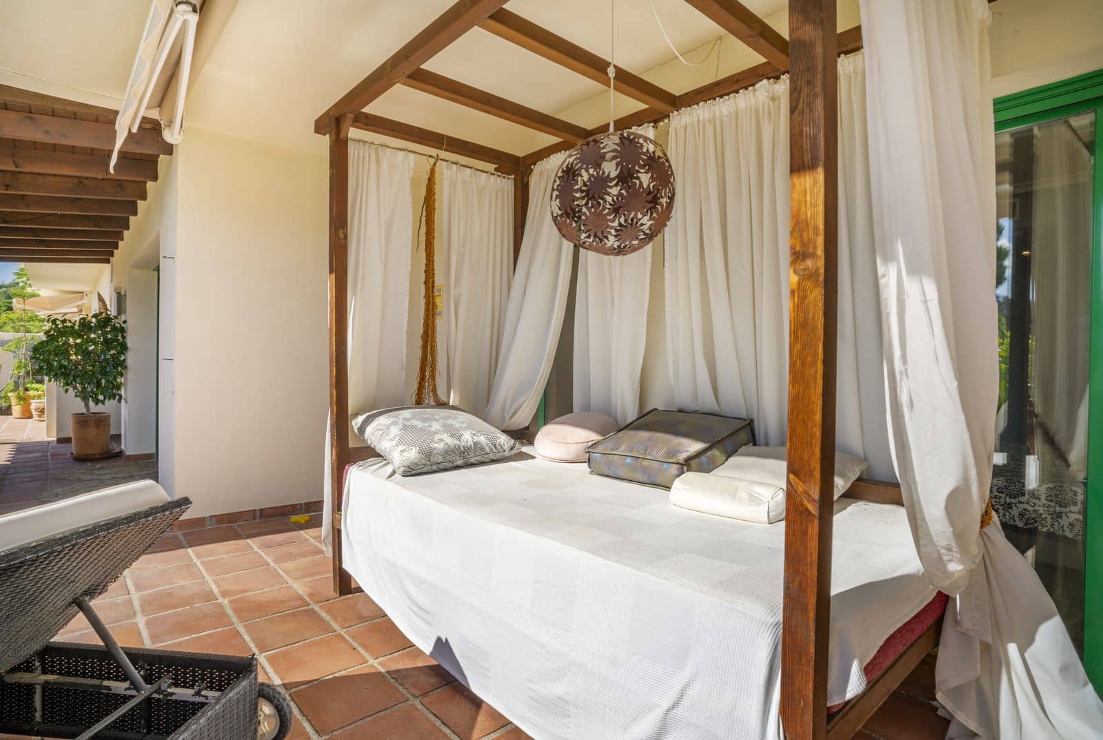 Apartamento de 2 habitaciones en New Golden Mile en venta con piscina garaje - 325.000 € (Ref: 9481349)