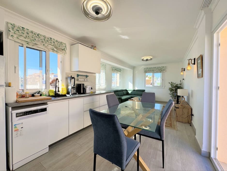 3 bedroom Townhouse for sale in La Duquesa / Puerto de la Duquesa with garage - € 425,000 (Ref: 9481388)