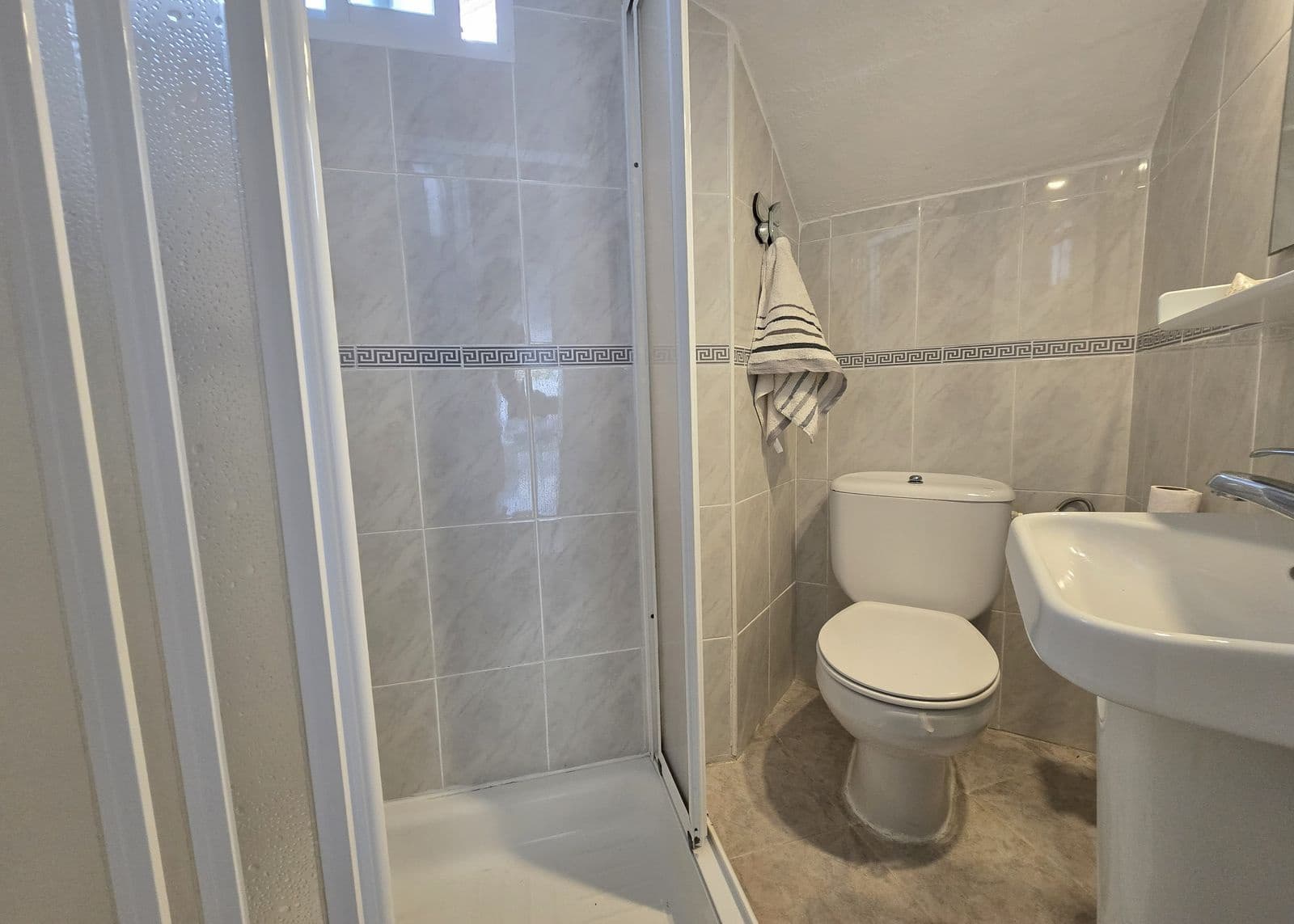 2 bedroom Apartment for sale in Calahonda with pool - € 299,000 (Ref: 9481393)