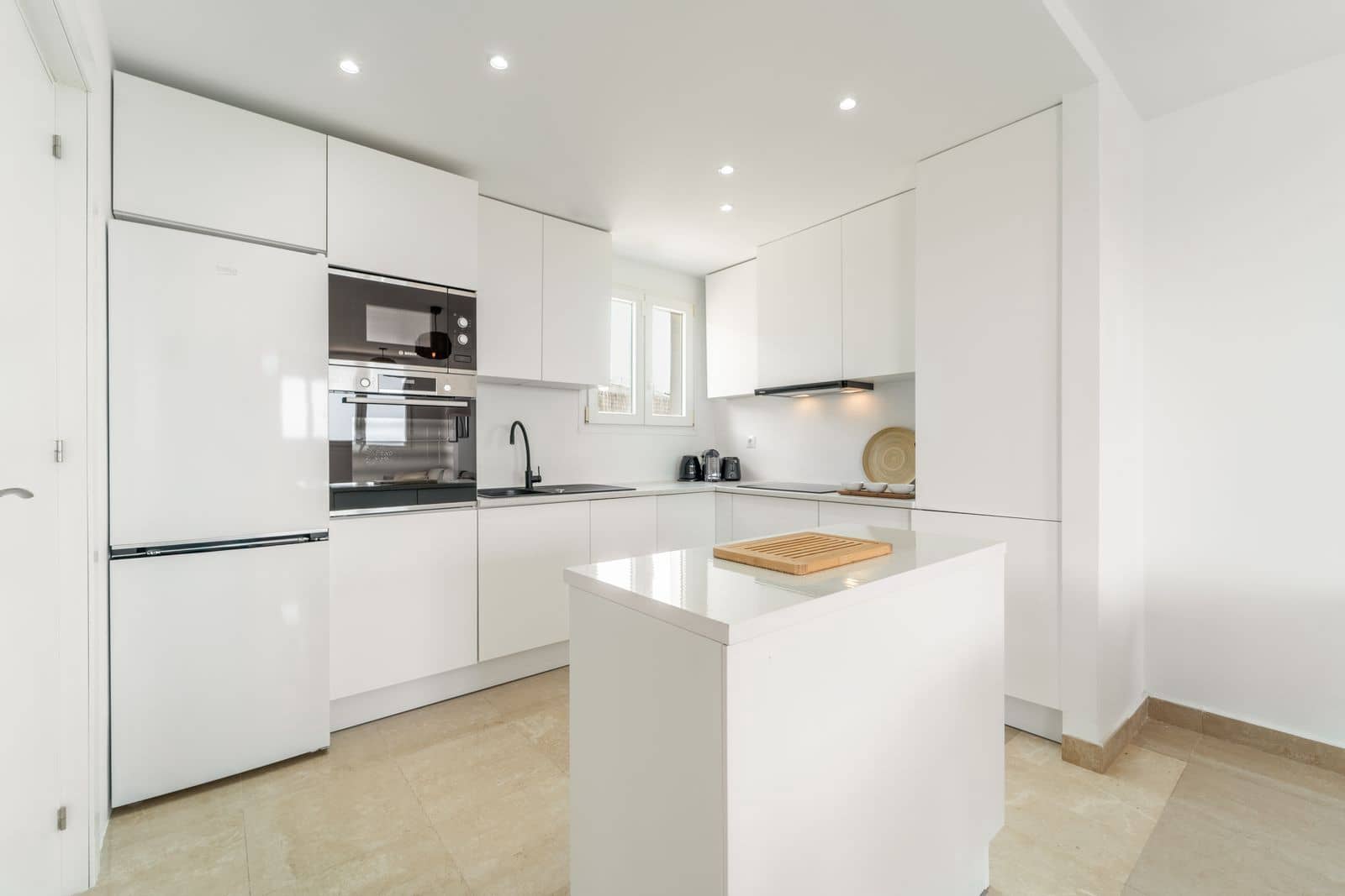 3 bedroom Penthouse for sale in Manilva with pool - € 450,000 (Ref: 9481428)