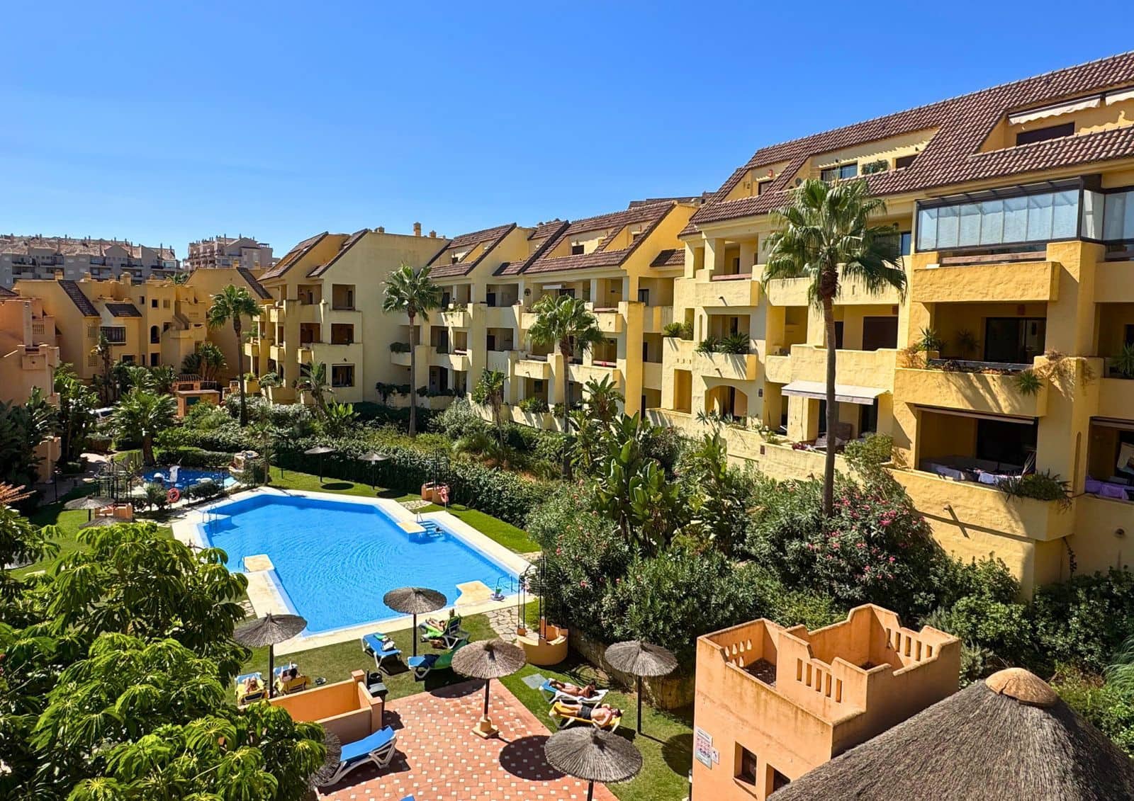 2 quarto Penthouse para venda em La Duquesa / Puerto de la Duquesa com piscina garagem - 223 000 € (Ref: 9481508)