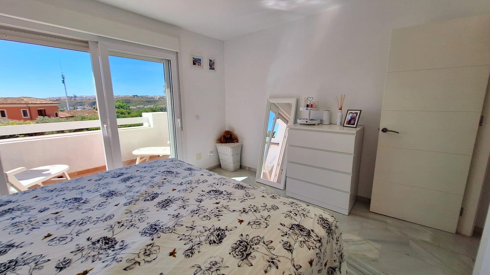 3 bedroom Townhouse for sale in La Duquesa / Puerto de la Duquesa with pool - € 440,000 (Ref: 9481512)