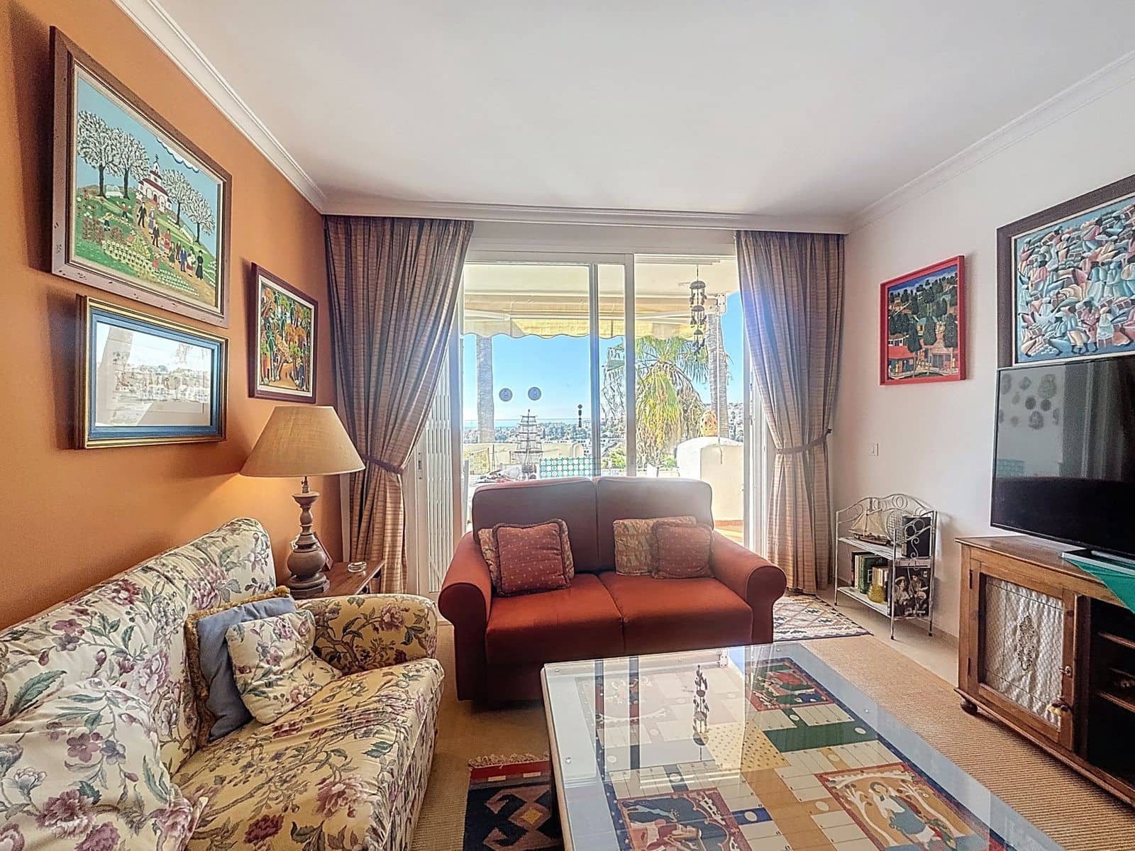 2 bedroom Apartment for sale in La Duquesa / Puerto de la Duquesa with pool - € 400,000 (Ref: 9482001)