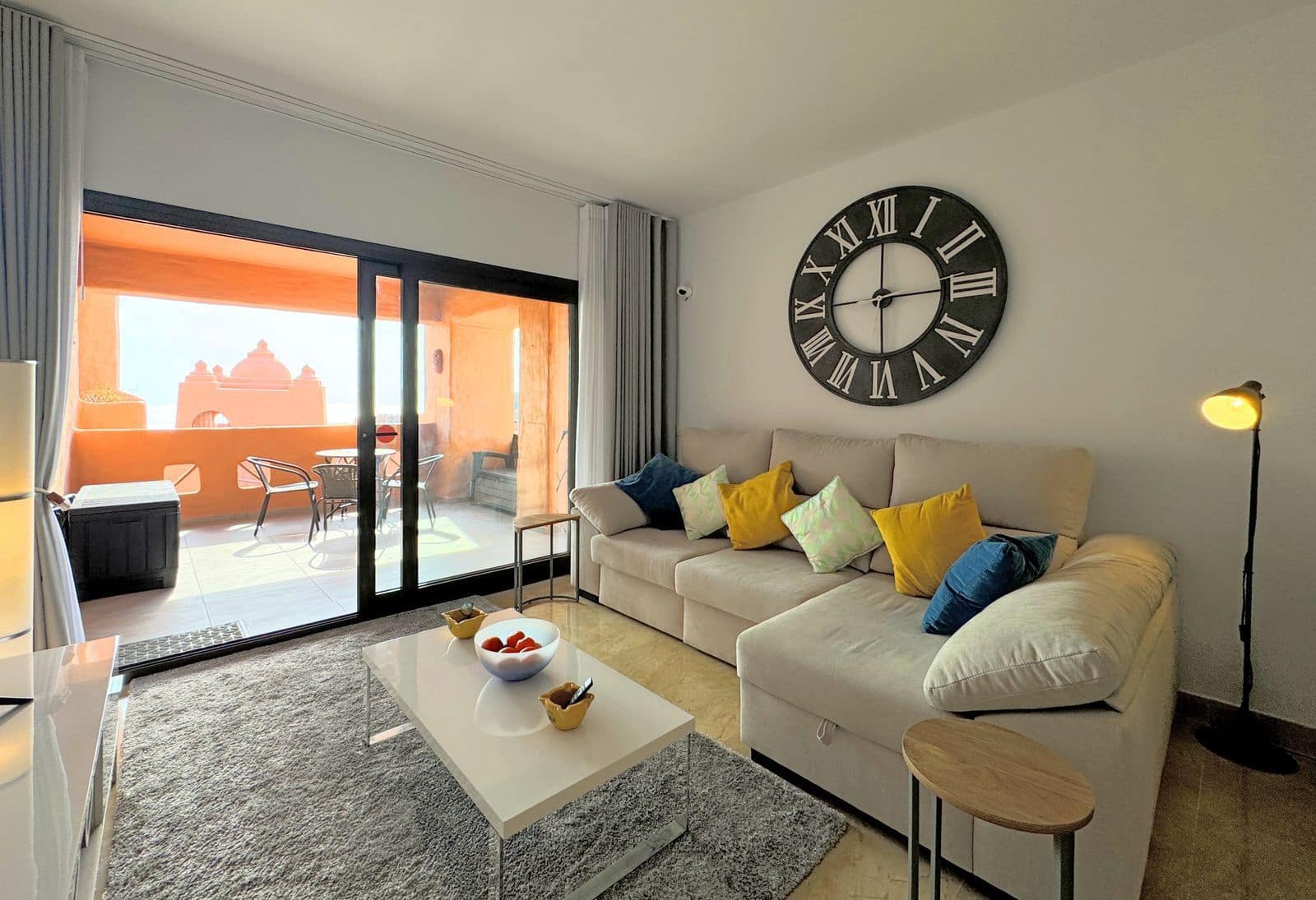 2 bedroom Apartment for sale in La Duquesa / Puerto de la Duquesa with pool - € 329,000 (Ref: 9482188)