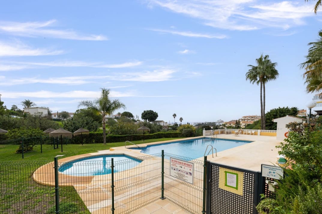 3 bedroom Apartment for sale in El Faro with pool garage - € 390,000 (Ref: 9488863)