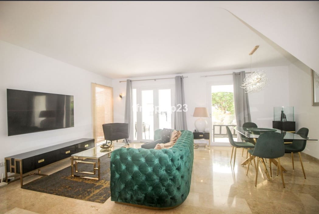 3 makuuhuone Paritalo myytävänä paikassa La Duquesa / Puerto de la Duquesa mukana 
autotalli - 399 000 € (Ref: 9497786)