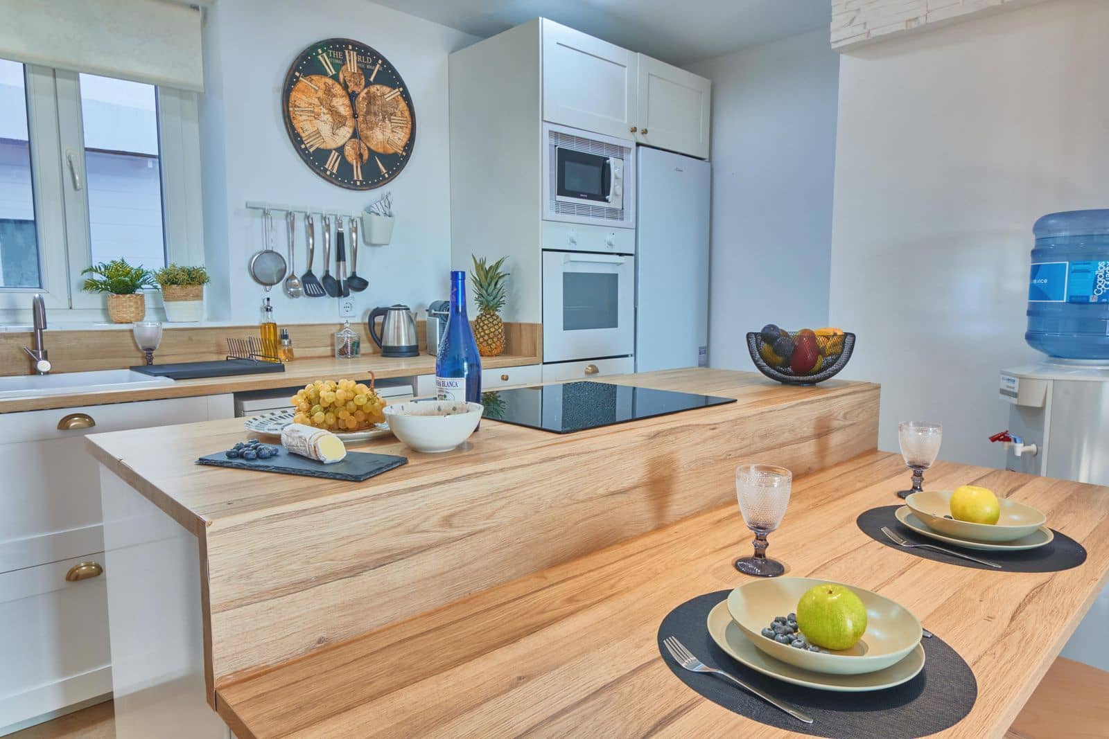 2 bedroom Apartment for sale in La Duquesa / Puerto de la Duquesa with pool - € 320,000 (Ref: 9497832)