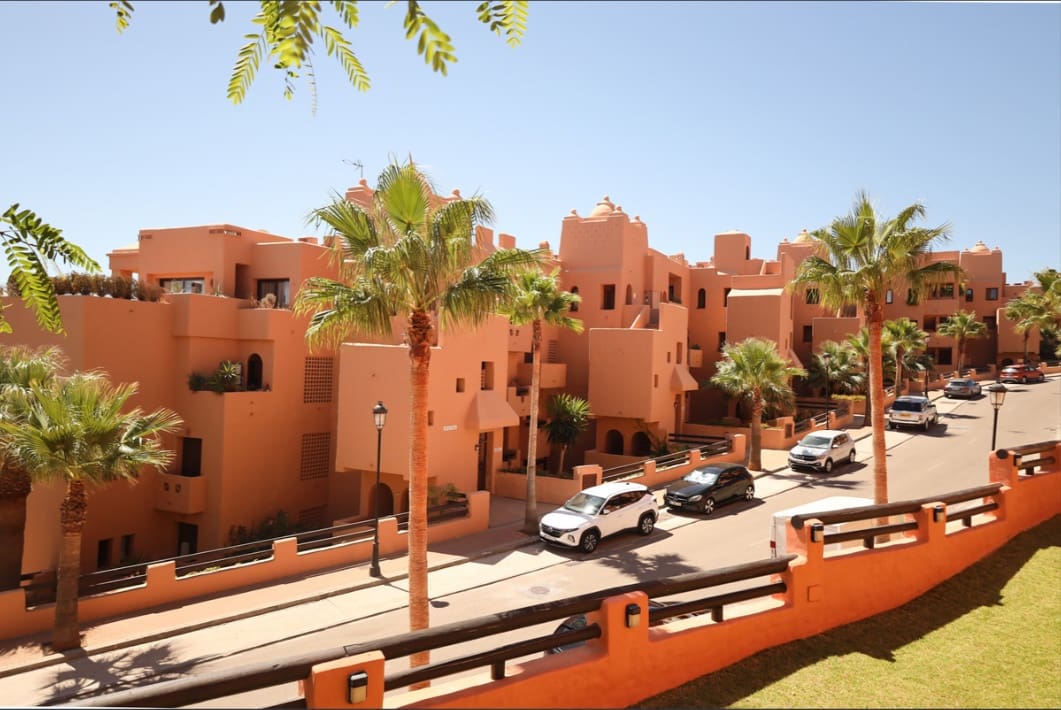 2 bedroom Apartment for sale in San Luis de Sabinillas with pool - € 266,000 (Ref: 9497843)