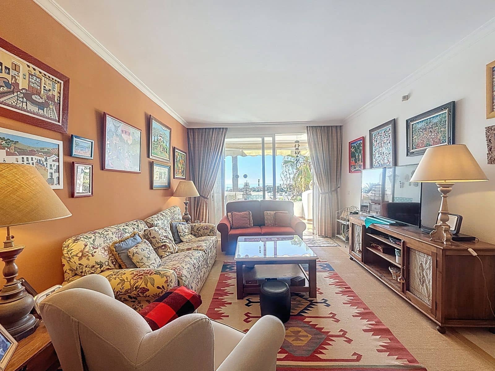 2 bedroom Apartment for sale in La Duquesa / Puerto de la Duquesa with pool - € 400,000 (Ref: 9499135)