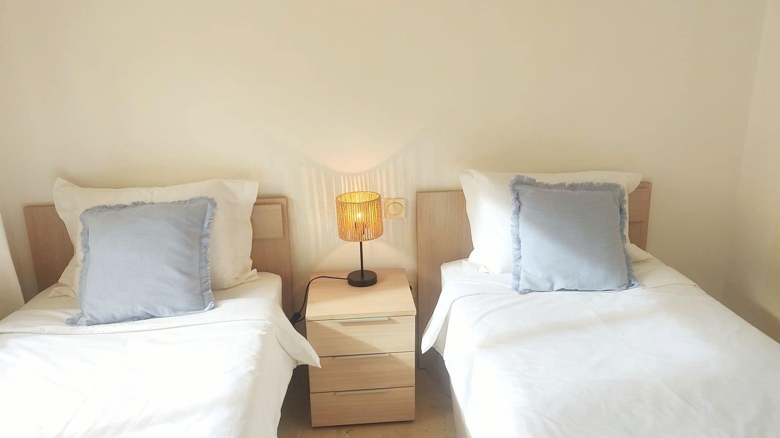 2 bedroom Apartment for sale in La Duquesa / Puerto de la Duquesa with garage - € 260,000 (Ref: 9499144)