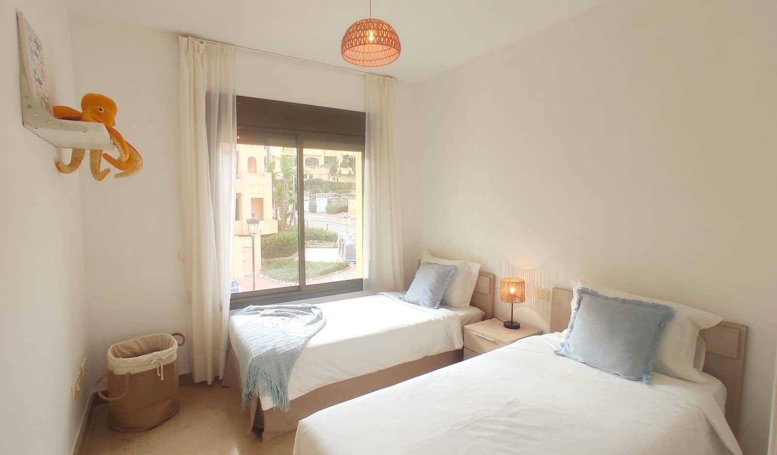 2 bedroom Apartment for sale in La Duquesa / Puerto de la Duquesa with garage - € 260,000 (Ref: 9499144)