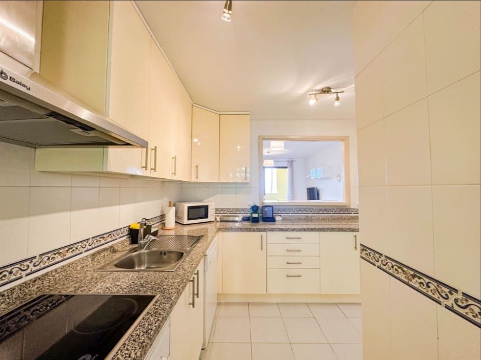 2 bedroom Apartment for sale in La Duquesa / Puerto de la Duquesa with pool garage - € 334,000 (Ref: 9499145)