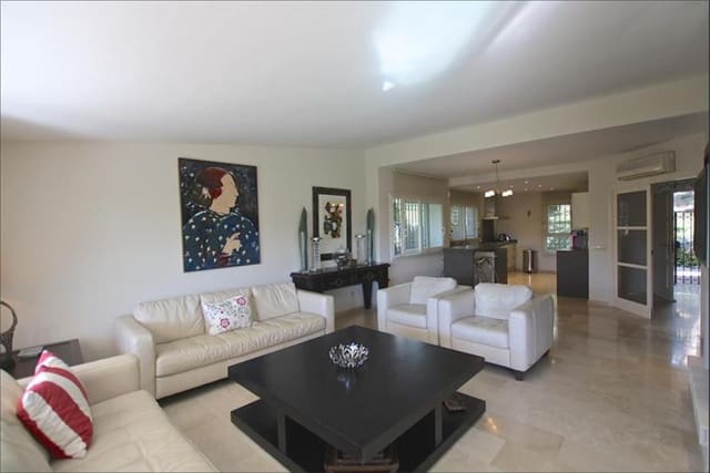 3 bedroom Semi-detached Villa for sale in Miraflores, Mijas with pool - € 495,000 (Ref: 9499171)