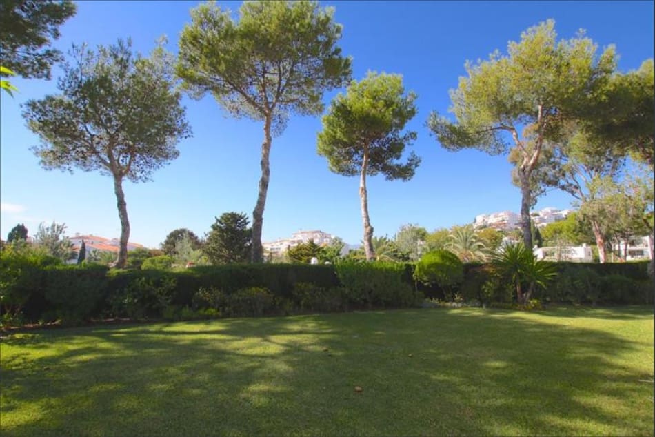 3 bedroom Semi-detached Villa for sale in Miraflores with pool - € 495,000 (Ref: 9499171)