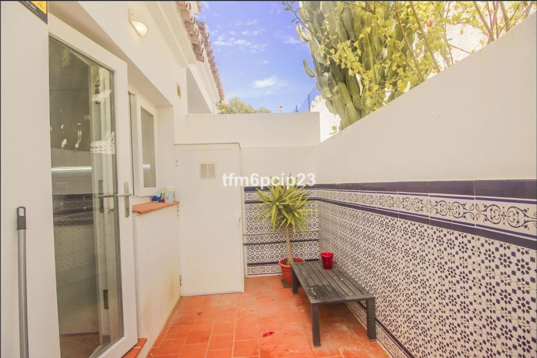 3 quarto Moradia Geminada para venda em La Duquesa / Puerto de la Duquesa com garagem - 399 000 € (Ref: 9500090)