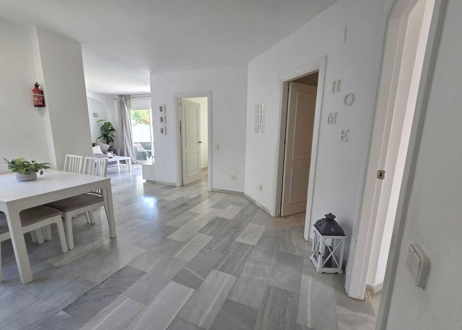 2 bedroom Apartment for sale in Calahonda with pool - € 299,000 (Ref: 9500281)