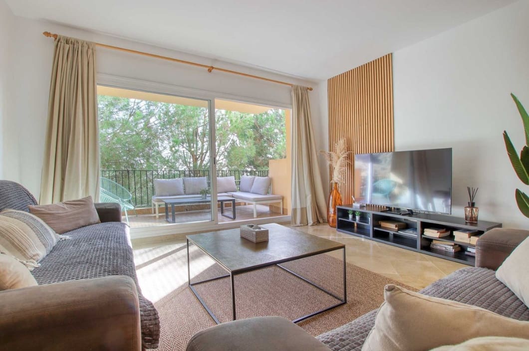 2 bedroom Apartment for sale in Calahonda with pool garage - € 325,000 (Ref: 9500315)