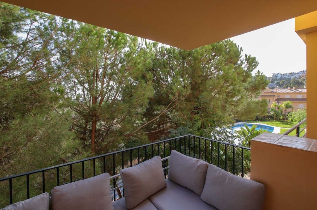 2 bedroom Apartment for sale in Calahonda with pool garage - € 325,000 (Ref: 9500315)