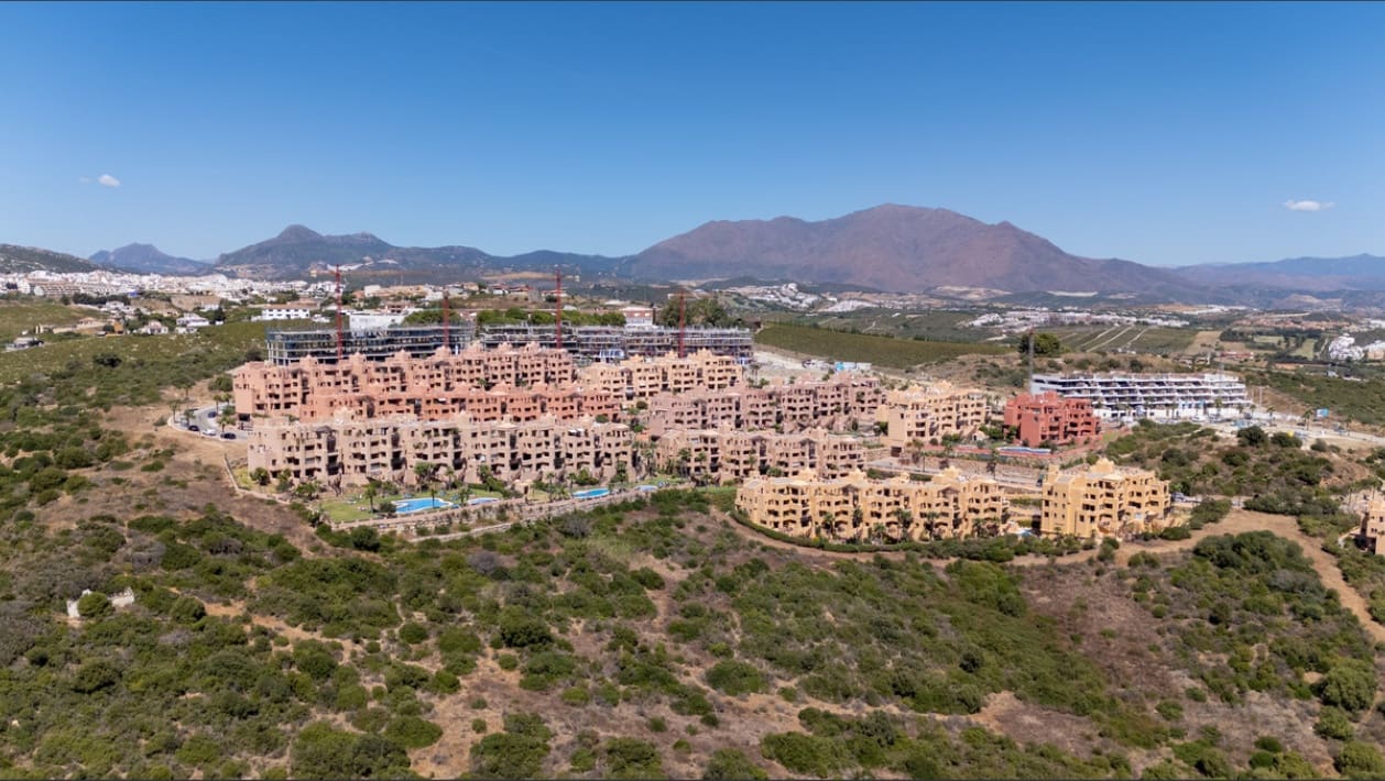 2 bedroom Apartment for sale in San Luis de Sabinillas with pool - € 266,000 (Ref: 9503196)